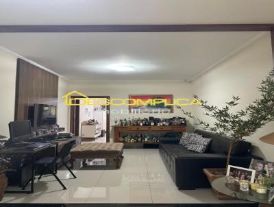 Casa para Venda, em Assis, bairro Jardim Canad�, 3 dormit�rios, 2 banheiros, 2 su�tes, 2 vagas